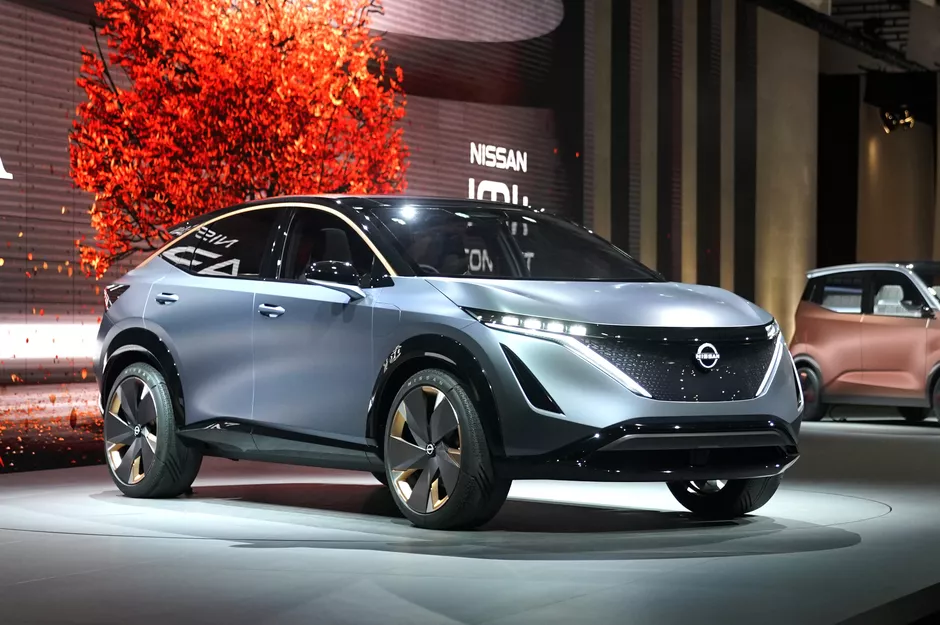 theITW's tweet photo. #Nissan unveils its first electric #SUV, the #Ariya. The #car can drive up to 300 miles on a single charge and features a high-tech #interior. https://t.co/EXdAyDtfGB