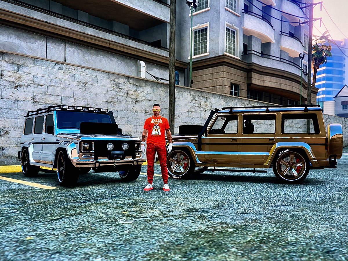 GmanGabe2's tweet photo. Iced Whips round the Benz. #benefactordubsta2 #dubsta2 #GTAOnline #GTA #GTAV https://t.co/jBJUABsgmY