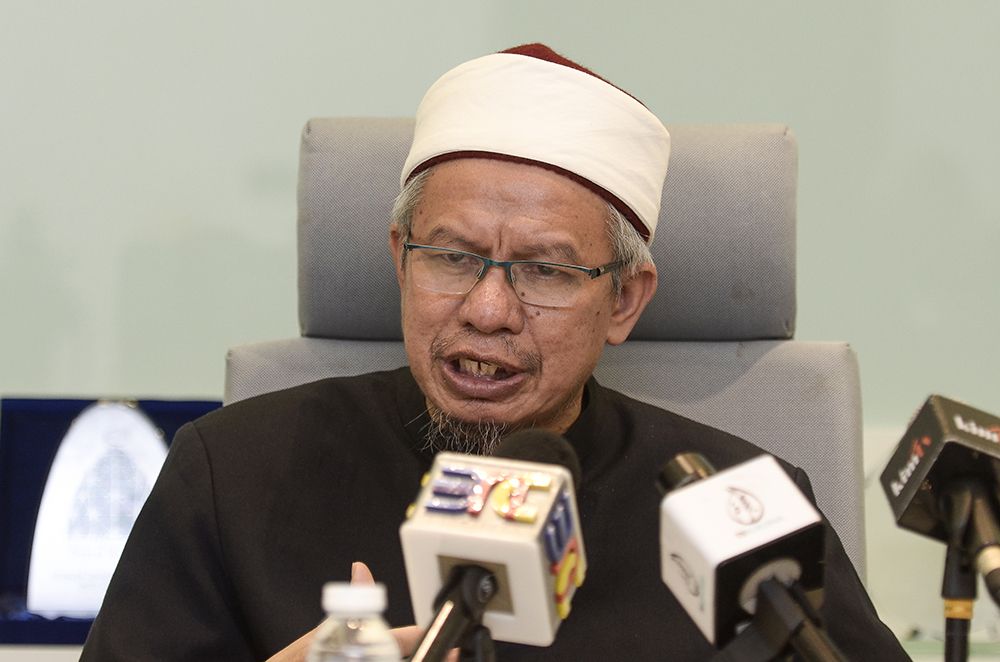 ICJ_Asia's tweet photo. 🇲🇾 @ICJ_org condemns the order issued by Zulkifli Mohamad Al-Bakri, #Malaysia’s Minister in charge of religious affairs, to the Federal Territories Islamic Religious Department (Jawi) to take action against the transgender community. 

Read: https://t.co/iTfre2w5Ll https://t.co/8CL8UwodAt