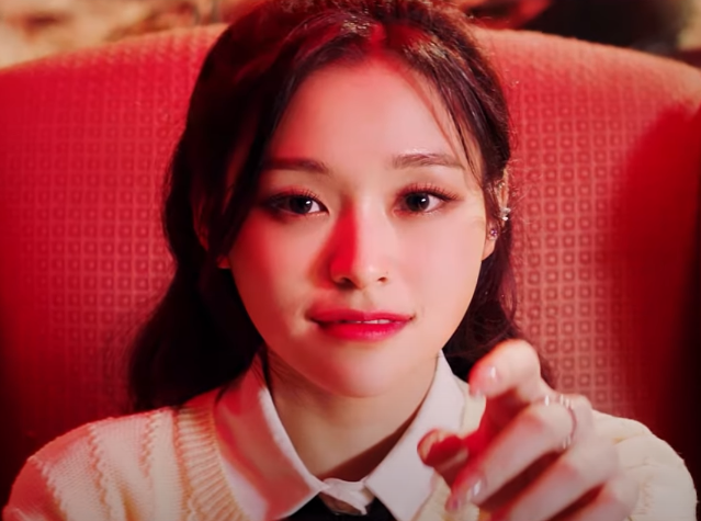 fishysock's tweet photo. You could see tears in Jiu's eyes because Gahyeon's character here is her younger sister. 

I think she cried because she knew she would never be with Gahyeon again in the real world because that was the LAST BULLET.

 #RoSEBlue #DreamcatcherRoSEBlue #드림캐쳐 #Dreamcatcher https://t.co/SuQhpQpJEE
