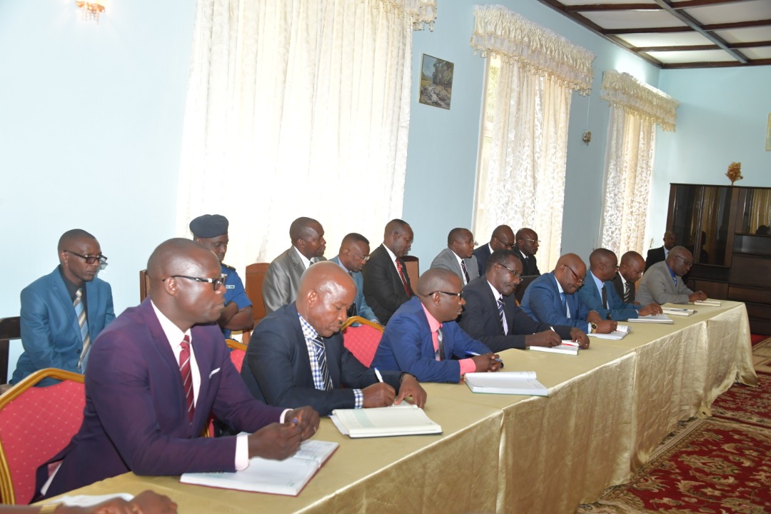 LionelYves's tweet photo. #Burundi Le Président de la République SE @GeneralNeva a rencontré ce matin au palais présidentiel de Gitega les Gouverneurs de Province récemment nommés. Au menu des discussion prise de contact et explication de leurs rôles dans le développement du pays. https://t.co/vvu8Pyhrei