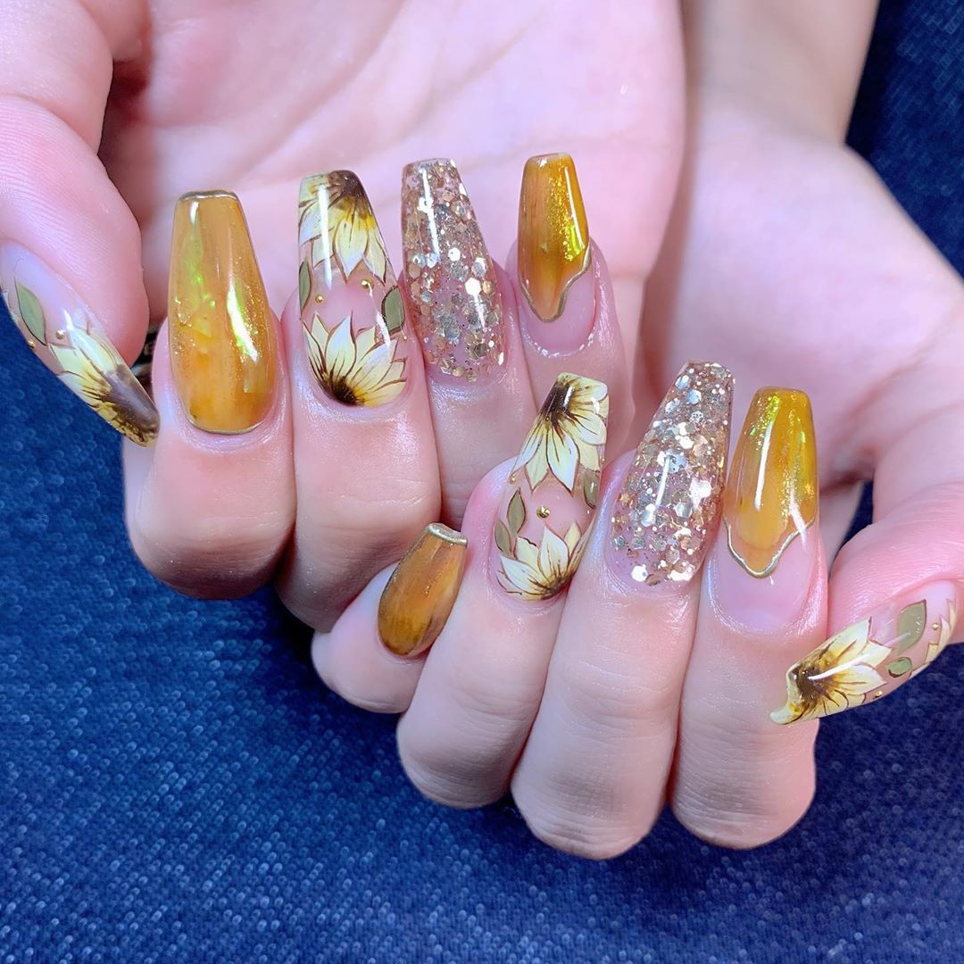 アンククロス ネイル 池袋店 Eggモデル あいみさん 夏らしくひまわり柄ネイル ハンドフットお揃いの手書きアートです ハンド担当 新谷 フット担当 須之内 ご来店ありがとうございました アンククロス アンククロスネイル ネイル