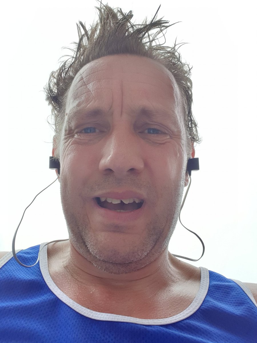 DRMSport's tweet photo. Didn't feel like THAT at all...but thought better to get done early(ish!)
Jump rope (2x500), leg circuit & some battle ropes DONE 💪
Most calories burnt? Definitely felt that way 🤮
Ready for the rest of the day now...
#mentalfitness 💚
#lockdownphys #coronahair https://t.co/44GufNwFJh
