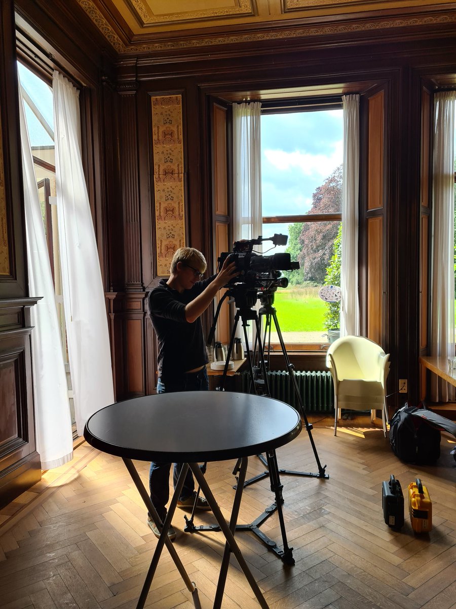 MariannedeRijke's tweet photo. #Streamprovider is bezig met de opbouw voor onze live lezingen voor #vrijwilligers vanaf 13 uur vanuit de Janssenzaal op #LandgoedOostbroek. @LandschErfgoed https://t.co/Mn6NPkzowK