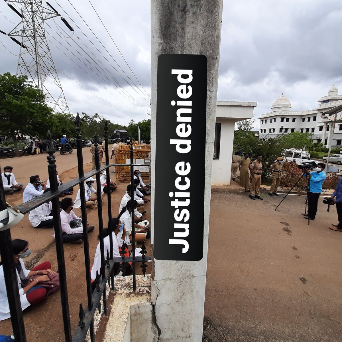 dr_rachu's tweet photo. Dear Modiji,
We were Welcomed To CORONA WARDS
Pushed away from Their Offices,
Day 17, Justice Denied
Incompetency of Karnataka State Government, 
From JJMMC Davanagere
@PMOIndia
@BSYBJP
@AmitShah 
@sardesairajdeep 
@IndiaToday @BilagiMahantesh https://t.co/eaJOAPglUq