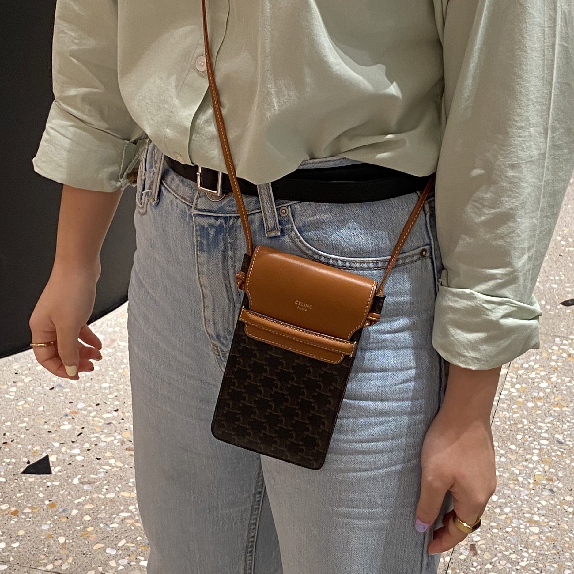 Сумка celine коричневая. Celine телефон. Celine телефон. Celine телефон. Сумка celine 2022.