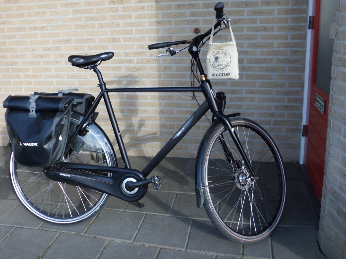 devis1's tweet photo. Gisteren aangemeld bij @Strava en al mijn #fietstochten van dit jaar ingevoerd.
4621,5 KM t/m 13 juli.
Alles op mijn #stadsfiets Wayz van @Batavus
Gewicht #21KG inclusief #fietstassen ๐
#fiets https://t.co/YQp2sMr8uA