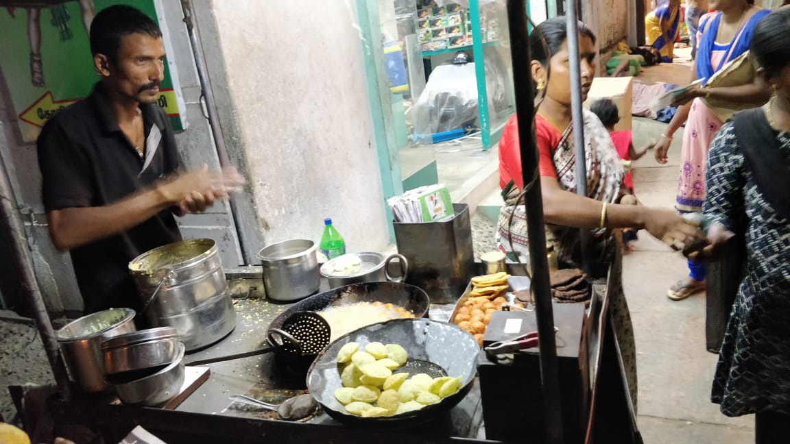 While walking around Meenakshi temple, keep your eyes peeled for this pushcart managed by a couple making Keerai Vadais. For 10rs, you get three vadais sprinkled with paruppu podi.