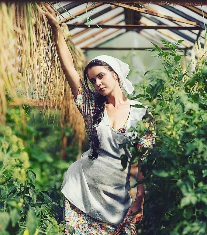 realslave_maria's tweet photo. living my life in apron @missgozzilla https://t.co/whoVRMi3Ev