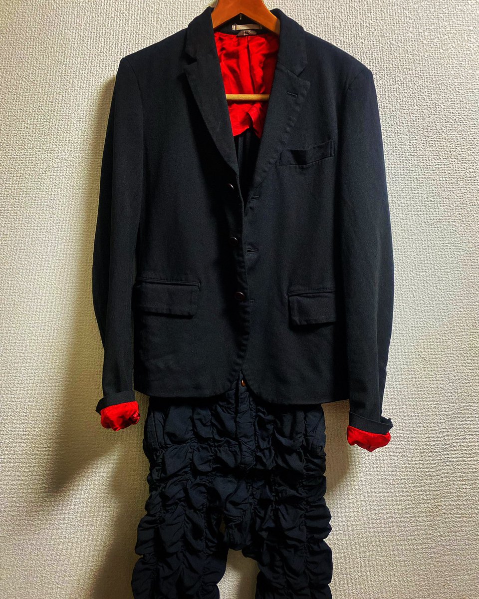 soulkatett's tweet image. Next style will black × red.
#stagefashion #commedesgarcons #secondhandclothes #contrabass #fashion