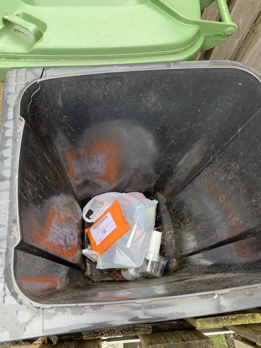 garnewland's tweet photo. Maar niets is minder waar....wat een top service @PostNL. Gelukkig zijn we niet op vakantie. #fail #postnl https://t.co/lfTlpbzRHx