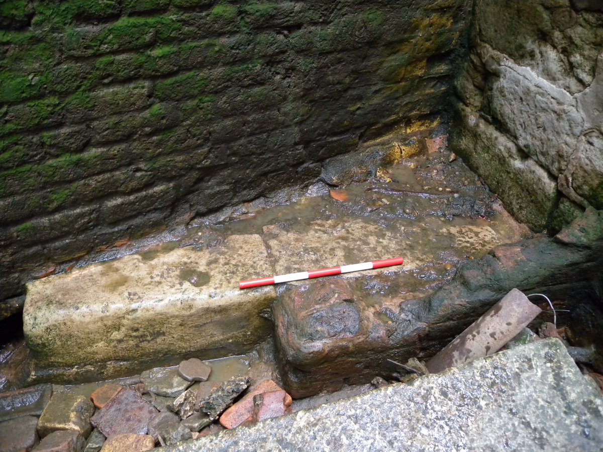 ThamesDiscovery's tweet photo. On 13 April 1661, Samuel Pepys says that the ‘great stone steps’ at Tower Stair were being repaired ahead of Charles II’s coronation. Volunteers recorded the remains of a stair - could it be linked to the one Pepys mentions? #LowTideLockdown https://t.co/QbINSBYUnS