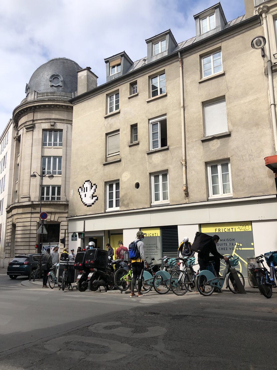 VilasBoasFilipe's tweet photo. Soutien aux 200 livreurs #sanspapiers en grève contre #Fritchi qui réclament leur #régularisation depuis la fin du confinement. Souhaitons-leur le même sort que le collectif @CTSPV_94 cc @LarrereMathilde @T_Bouhafs @AntonioCasilli #travailleursduclic https://t.co/zlYC1xg7UB