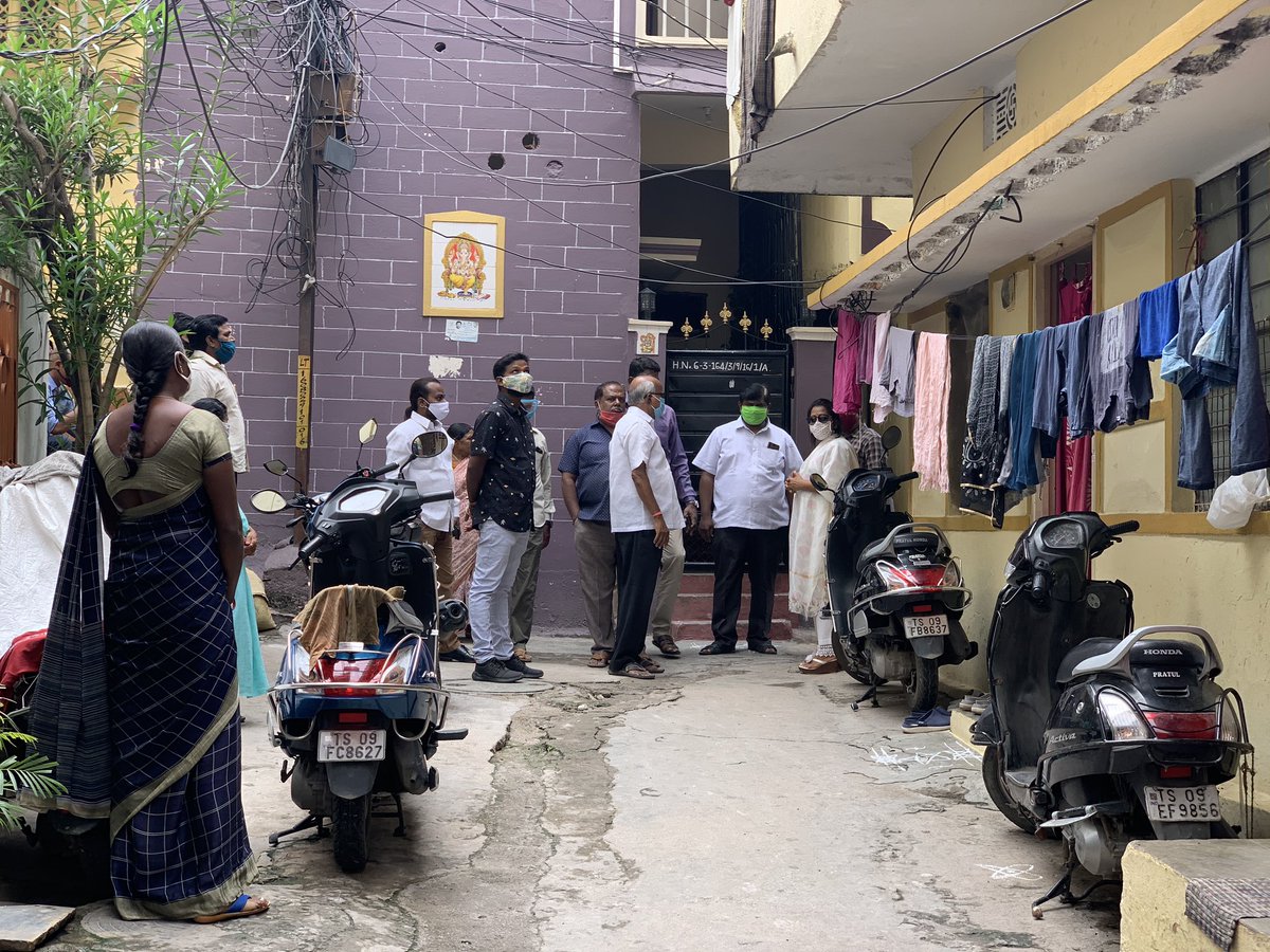 gadwalvijayainc's tweet photo. Today visited premnagar area in B. hills division along with @GHMCOnline officials. Noticed drinking water being contaminated with sewerage water, met with the concerned authorities for resolution, and instructed AE to generate estimates for laying new sewerage lines. https://t.co/knlPqjjQYU