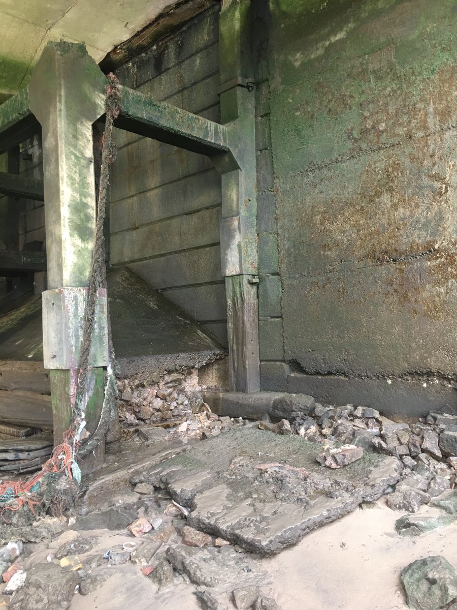 ThamesDiscovery's tweet photo. We've reached Custom House where volunteers have surveyed two stairs and causeways: the monumental east stair (left) built for the Custom House (opened in 1817), and the west stair where the space is now infilled with concrete #LowTideLockdown https://t.co/vbd5LcpY42