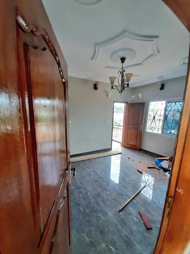 TontonZ237's tweet photo. Chambres modernes VIP, spacieuses avec douche, placards ,coin cuisine sur balcon avec magnifique horizon panoramique à 45.000fcfa le mois https://t.co/D31xeKr5da