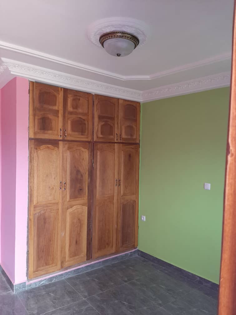 TontonZ237's tweet photo. puis des studios super confortables avec 04  pièces indépendantes, 02 balcons distincts vous desservant d'une part la chambre elle-même jolie avec placards, et d'autre part le salon et la cuisine avec rangements en même temps au prix de 85.000fcfa.
695392116 https://t.co/lxiWGJDDrb