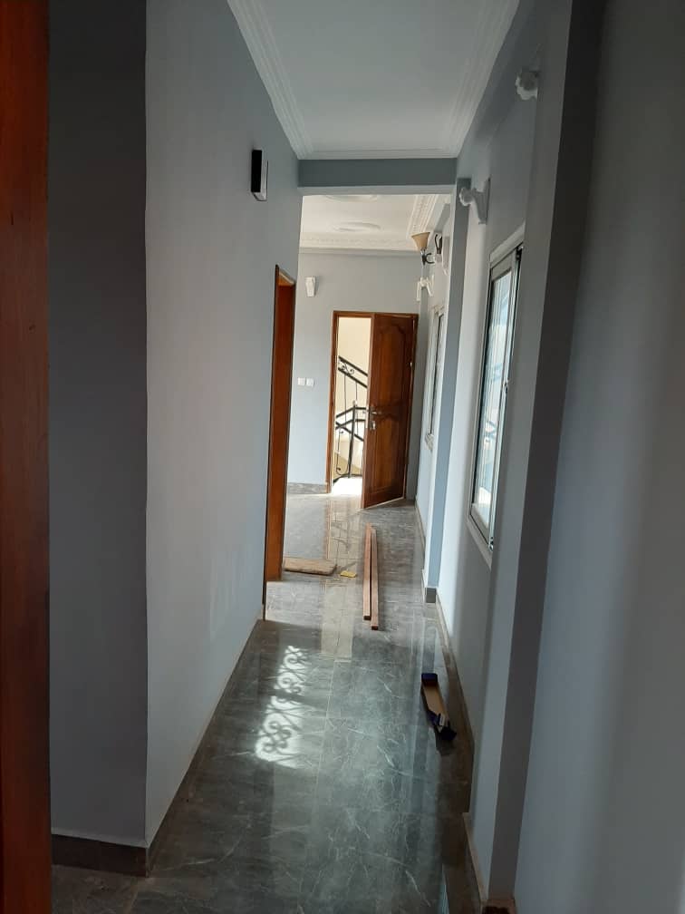 TontonZ237's tweet photo. puis des studios super confortables avec 04  pièces indépendantes, 02 balcons distincts vous desservant d'une part la chambre elle-même jolie avec placards, et d'autre part le salon et la cuisine avec rangements en même temps au prix de 85.000fcfa.
695392116 https://t.co/lxiWGJDDrb
