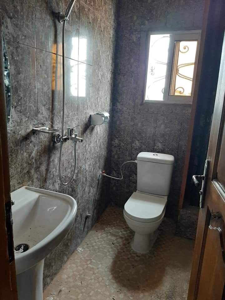 TontonZ237's tweet photo. puis des studios super confortables avec 04  pièces indépendantes, 02 balcons distincts vous desservant d'une part la chambre elle-même jolie avec placards, et d'autre part le salon et la cuisine avec rangements en même temps au prix de 85.000fcfa.
695392116 https://t.co/lxiWGJDDrb