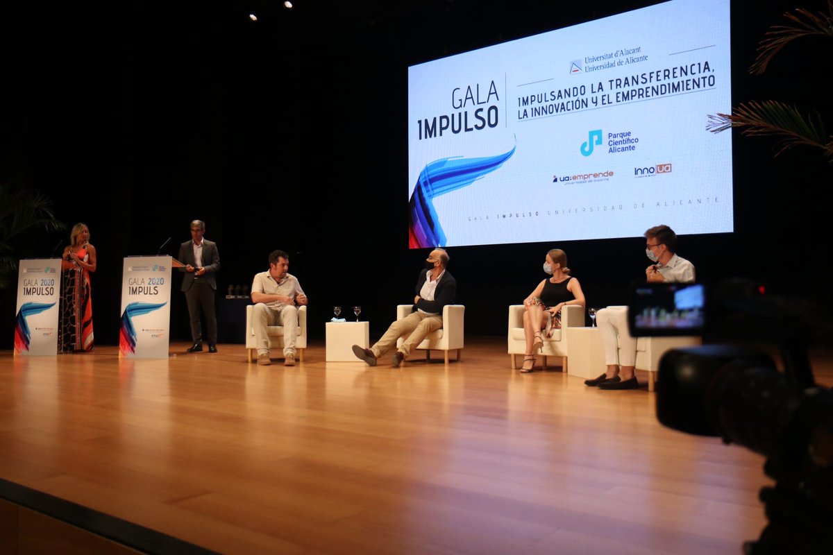 UA_Universidad's tweet photo. Comienza la mesa redonda con la participación del vicerrector de Investigación y Transferencia de Conocimiento, Rafael Muñoz; del CEO de CoverWallet @inakib; de la gerente del @PCientificoAlic Olga Francés; de Miguel Cazorla #AdaptAI y de Jesús Valencia #Wazime #GalaImpulsoUA2020 https://t.co/UaTlcSz6TG