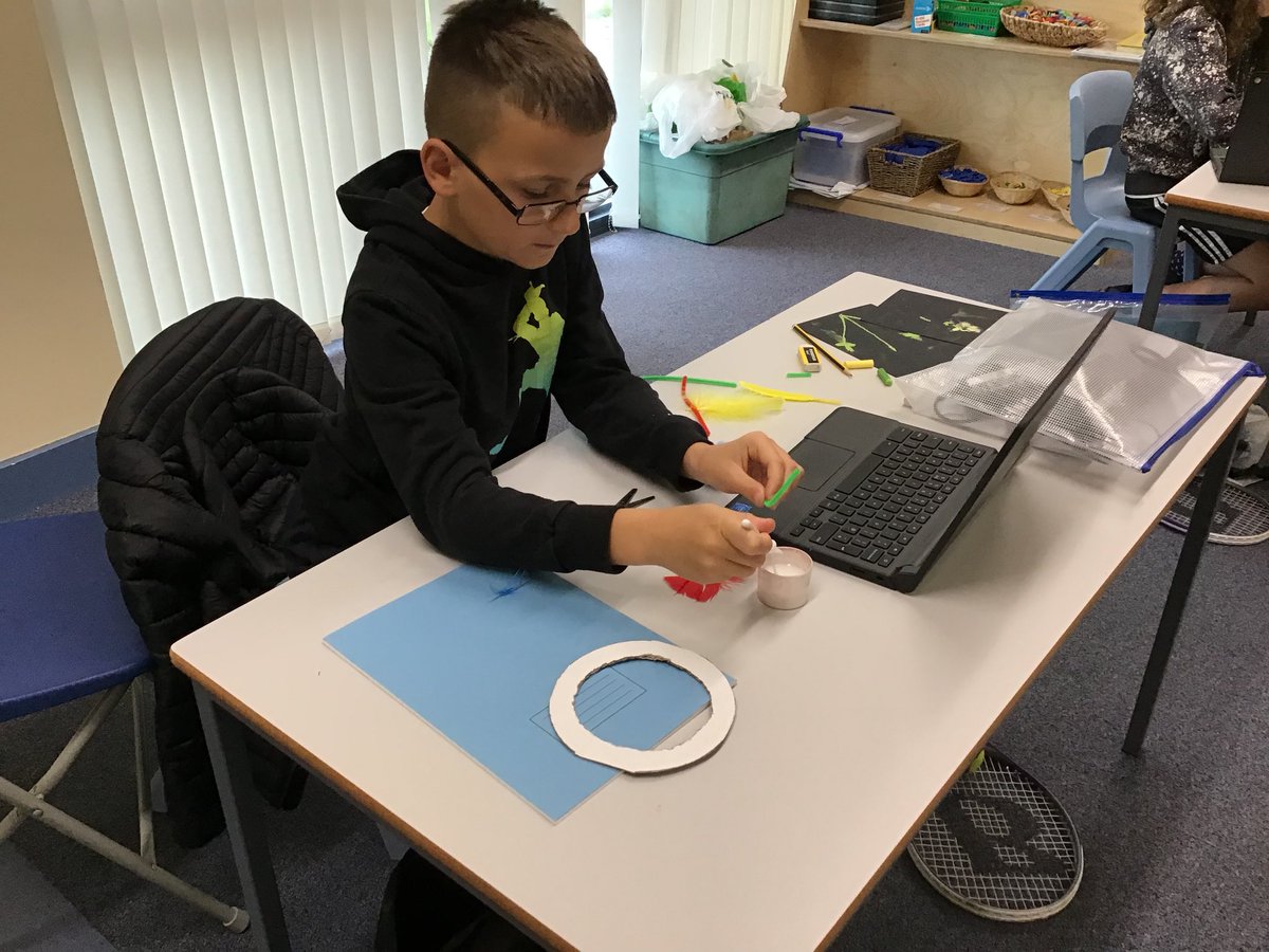 staynorHprimary's tweet photo. Big Key Bubble have been studying bird song by learning little rhymes to help them remember the different songs. We played, “Name that Tweet” . We’re now making #birdmobiles @WoodlandTrust @ChrisGPackham @eboractrust #birdmobile #birdsong https://t.co/n0ANLPhDgf
