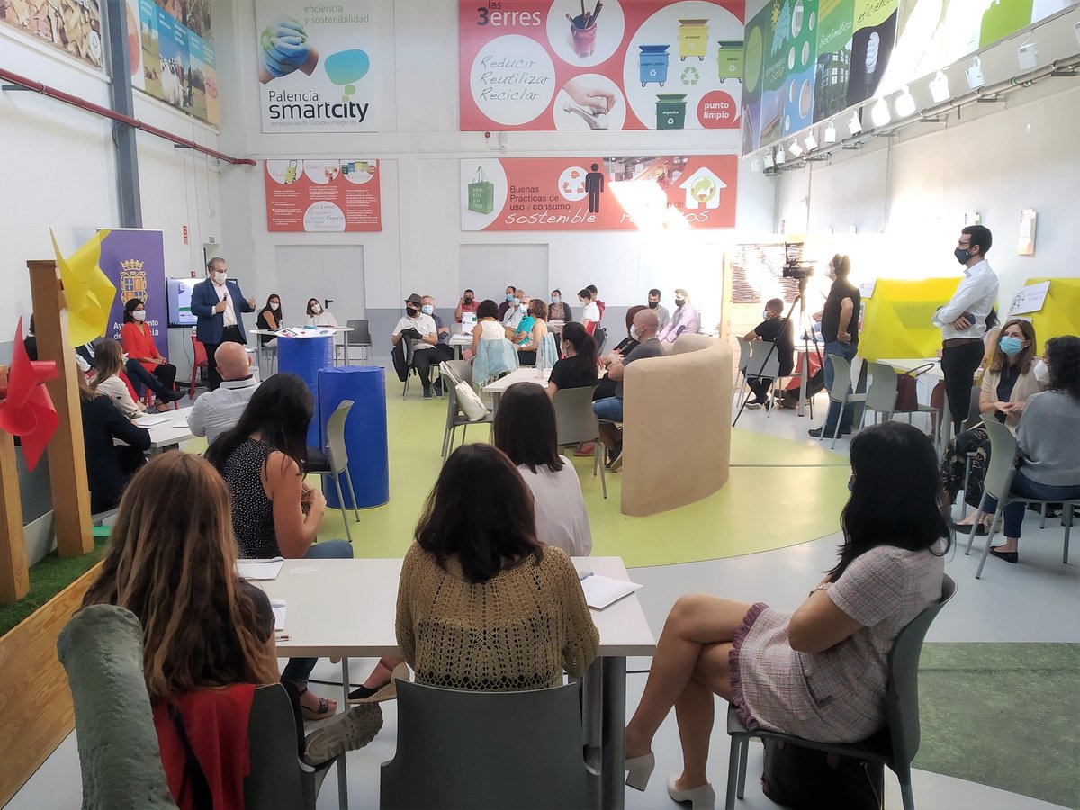 ADLPalencia's tweet photo. Esta mañana ha comenzado #TIMMISPalencia en #EFIDES #Palencia, un dinámico programa de trabajo en equipo para la creación de modelos de negocio.
En #TIMMIS se van a generar ideas de forma #colaborativa para hacerlas evolucionar y crecer potenciando la #creatividad.
#beTIMMIS https://t.co/rmFlRO1IbR