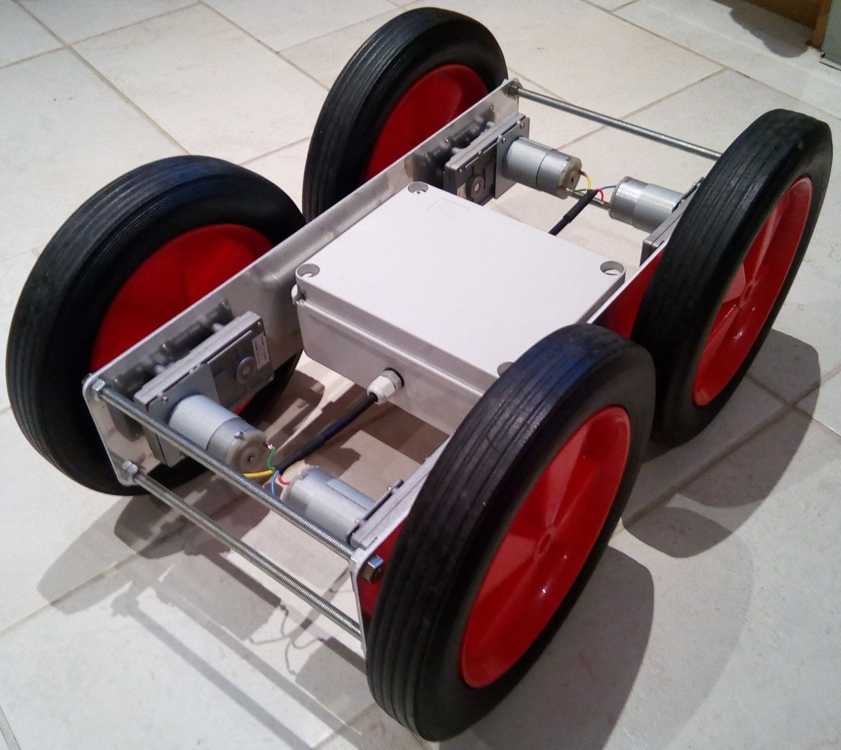 RSDesignSpark's tweet photo. Josh was inspired to build a modular, maker-friendly platform for developing autonomous systems of his own design. https://t.co/I4ez0IdsMQ #Project #LoveElectronics #autonomous @ElectricJoshy https://t.co/XWdLcpIevr