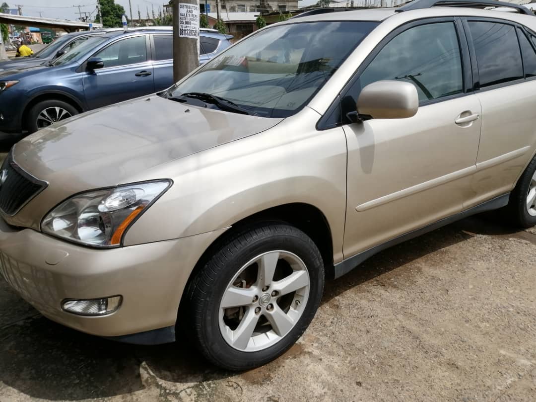AutosGidi's tweet photo. Foreign Used Lexus RX350 Full Option. 2007 Model
3.350M 
Car Location: Egbeda
Call or Whatsapp us:07035997641
Please like and Retweet 🙏🏿 
@oris616
@KingsmenAuto @Dammyxino1 @CarDealerBot @Muhammadumarrrr
#wednesdaymorning #deeperlife #Gokada #gidiautos #cheapcarsinlagos https://t.co/XNN2QFo4Gn