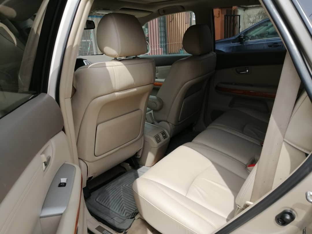 AutosGidi's tweet photo. Foreign Used Lexus RX350 Full Option. 2007 Model
3.350M 
Car Location: Egbeda
Call or Whatsapp us:07035997641
Please like and Retweet 🙏🏿 
@oris616
@KingsmenAuto @Dammyxino1 @CarDealerBot @Muhammadumarrrr
#wednesdaymorning #deeperlife #Gokada #gidiautos #cheapcarsinlagos https://t.co/XNN2QFo4Gn