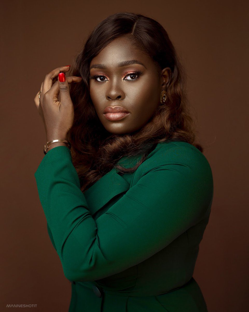 thequeenayo's tweet photo. Somebody got balloons today! 🥰☺️
Happy birthday to meee 😌🥳🥳 #finally16 #sweet16 #birthdaygirl https://t.co/MKWsbn0Vc7