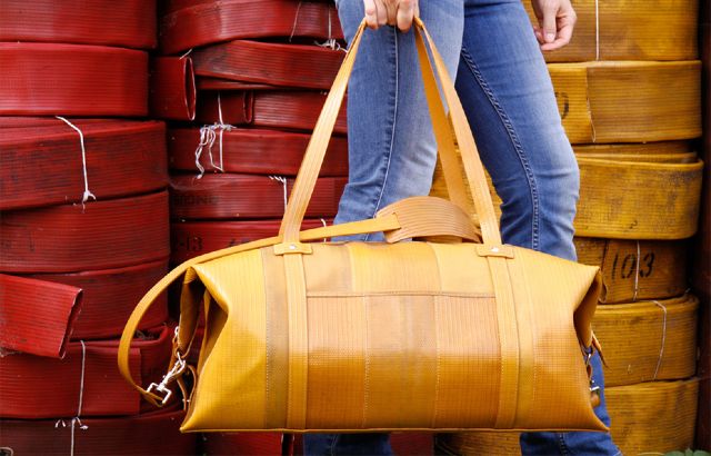 Research underway at QMUL is working on key environmental challenges such as sustainable fashion🧵

A new project will see Queen Mary support Elvis &amp; Kresse to create metal fixtures, such as buckles and zips, from recycled drinks cans ♻️

buff.ly/2CA2Cl0