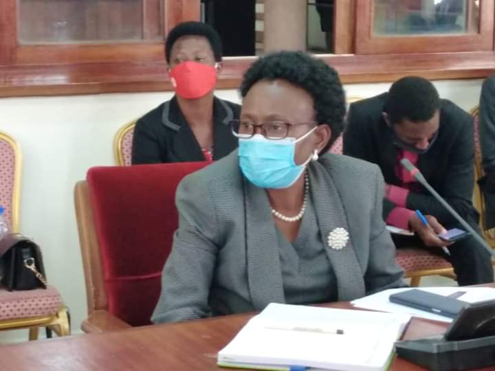 New_entrant1's tweet photo. Ministry of Health officials led by @JaneRuth_Aceng is seeking additional supplementary budget amounting to UGX 20.5 billion to collect blood during the lockdown period. #Aceng appeared before the Health Committee of Parliament chaired by Dr. Micheal Bukenya.
#NBSUpdates https://t.co/pX4XKaA9cn