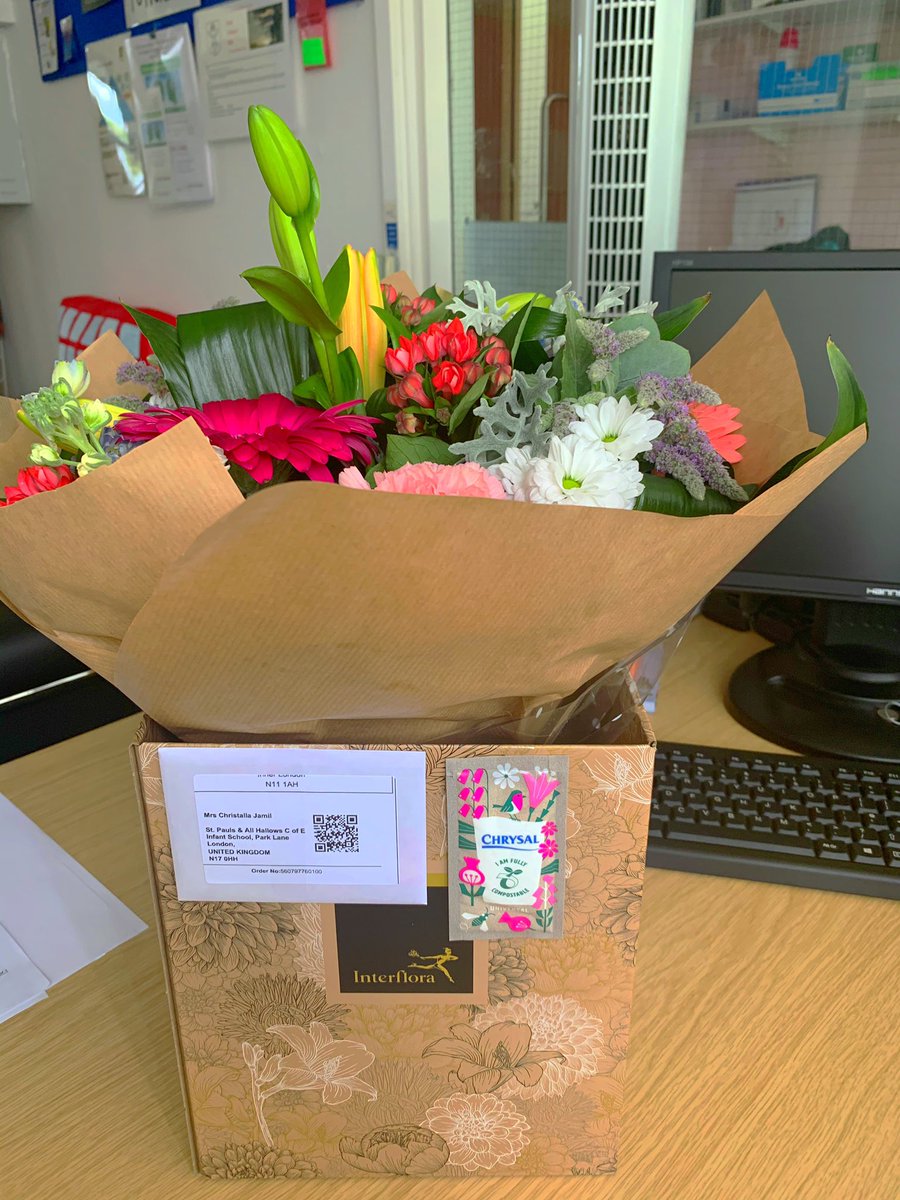 ChristallaJ's tweet photo. Just got back from backing boards in Year 6 today and found these in my desk! #Lovemyjob #Lovethepeopleiworkwith #andImFeelingGood 🌻 #HTwellbeing https://t.co/jYOw8QqBUd