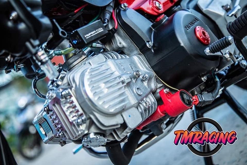 BikersRanger's tweet photo. Perghhhhh Kelainan EX5 injeksi minyak Nguyen Style ! Ramai pakai tapi stok santai je. Yang buat resing ada ke? π ππ»ππ»ππ»
FB VN Racing https://t.co/Td5n139oOy
#thebikersranger #bikersranger #TBRraretrok #SanggapThrottle #EX5 #Honda #110cc #EX5fi #SatuHati #OneHeart https://t.co/byCTx4aAZ6