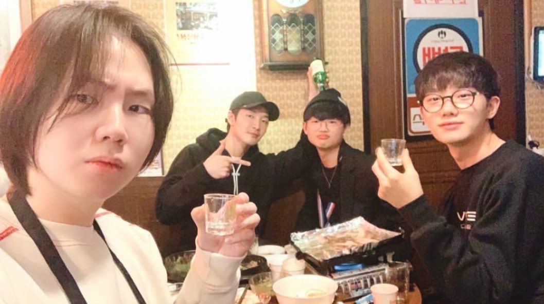 hoppipolla drink for the first time with youngso (AND HYUNSANG WITH SPECS) / january 2020youngso was officially 20, so they took this pic while going out for a drink uwu. AND THEN WE SAW HYUNSANG AND ALL WENT AHHHHHHHHHHHH. (at least i did)