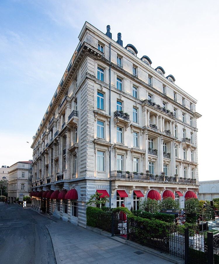 Hafta Sonu Konaklama Paketi!

-Deluxe Pera veya Deluxe Haliç manzaralı odada 2 gecelik konaklama
-A la carte kahvaltı
-Spa Luxury'de sırt masajı

Tek kişi fiyatı 1,299 TL*
Çift kişi fiyatı 1,699 TL*

*KDV dahildir. Reservasyon için 0 212 3774000 veya reservations@perapalace.com