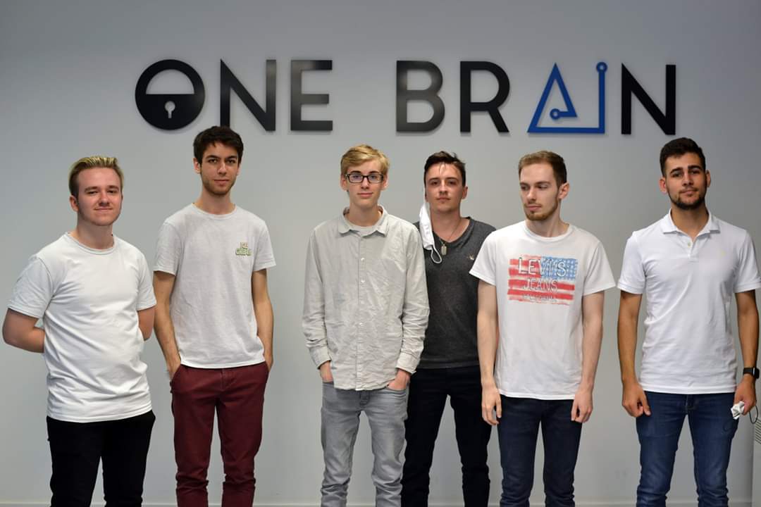 Ershell's tweet image. Fin du week-end IRL pour une partie de l'équipe d'@IYC_Serveur. Fort en rire et en alcool 🍻