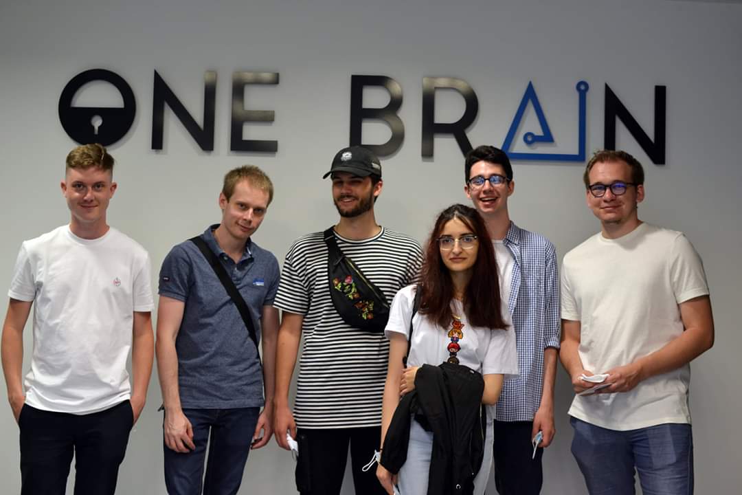 Ershell's tweet image. Fin du week-end IRL pour une partie de l'équipe d'@IYC_Serveur. Fort en rire et en alcool 🍻