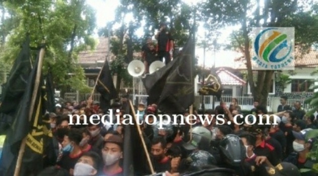 mediatopnews.com/tuntaskan-caru…