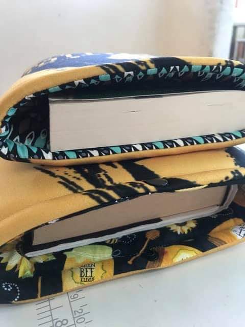 NH_Bookshoppe's tweet photo. Caution Hot Surface by Frappauchino Booksleeves in 2 sizes❕

💰Paperback: 400
💰Hardbound: 450

+shipping fee

MOP: BDO, BPI, Gcash, PayMaya, PayPal, and Palawan Express
MOD: LBC and Zoom

DM us to inquire/order. Thank you. ❤️ https://t.co/ceztGDTHy1