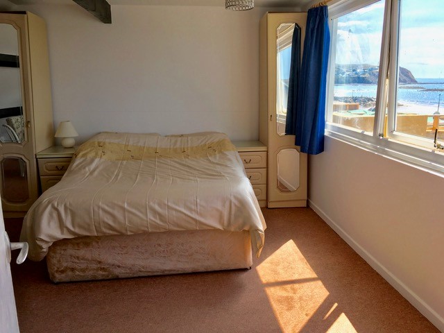 Another property available in #Borth. Look at that view from the bedroom! 

facebook.com/media/set/?set…