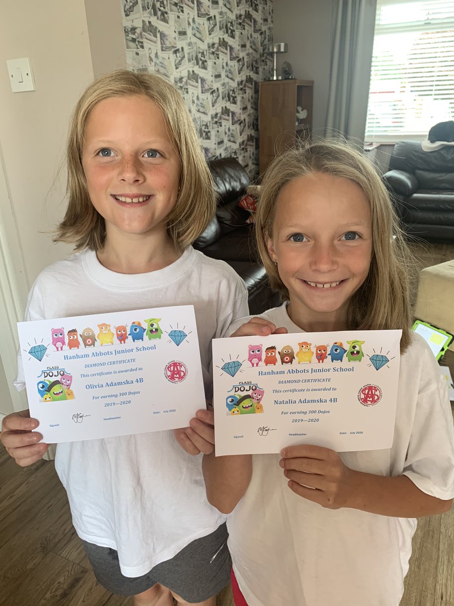 Thank you @HAJschool for sending their Diamond certificates, they are very proud girls!  .
@adamska_olivia <a href="/NataliaAdamsk16/">Natalia Adamska</a>  <a href="/HeadHanham/">HanhamHead</a>