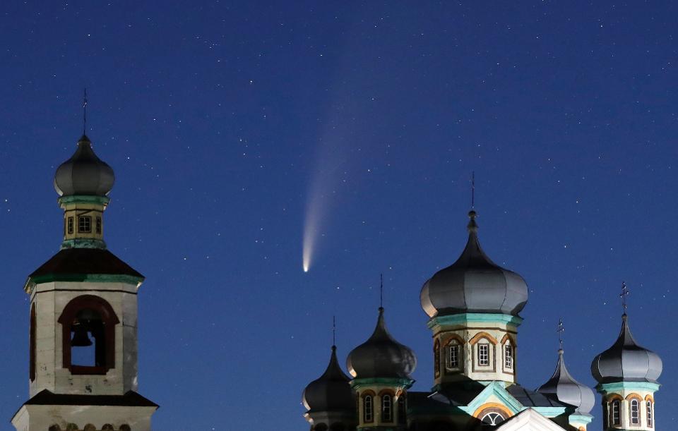 ForbesScience's tweet photo. Right now, there’s a particularly awesome comet putting on a show – Comet Neowise – and it's going to be visible from the northern hemisphere for at least the next few days.

https://t.co/znulrQ2D7f https://t.co/dqyiQEMKYj