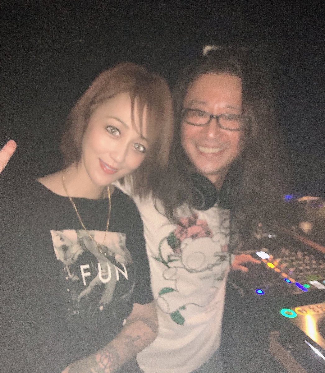 XD_MUSA_Yuu_xxx's tweet photo. DJ #小川晃彦 先輩と撮りました。
流石! 世界の #Progressvehouse を極めた先輩のplayはとても美しく、アップダウンがとても繊細で素敵でした。 https://t.co/F20nHyBomx