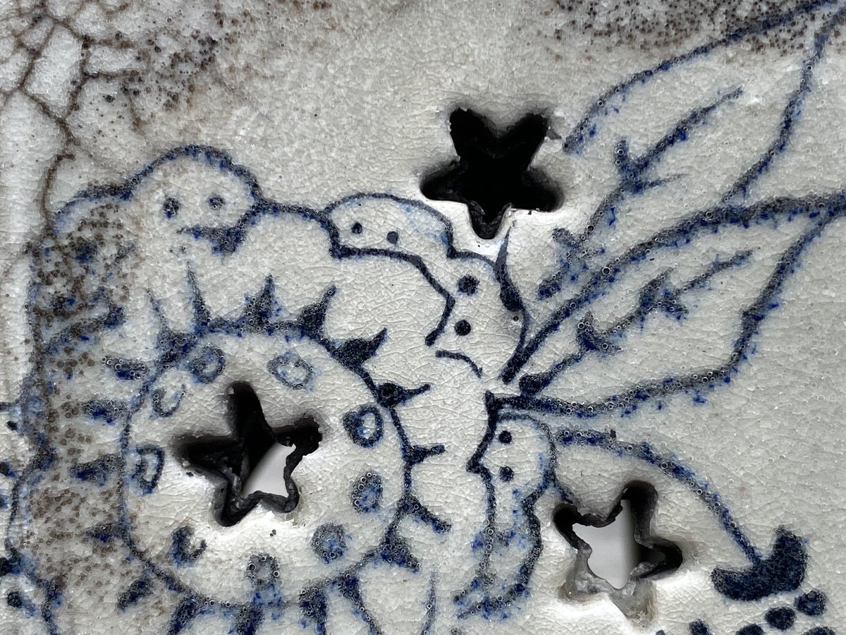 WeAreMudWater's tweet photo. Pretty #raku with floral design coming with us to @AllSaintsMarket on Saturday #shopsmall #StandWithSmall #ceramics #ceramicist https://t.co/cNCpPJKhAo