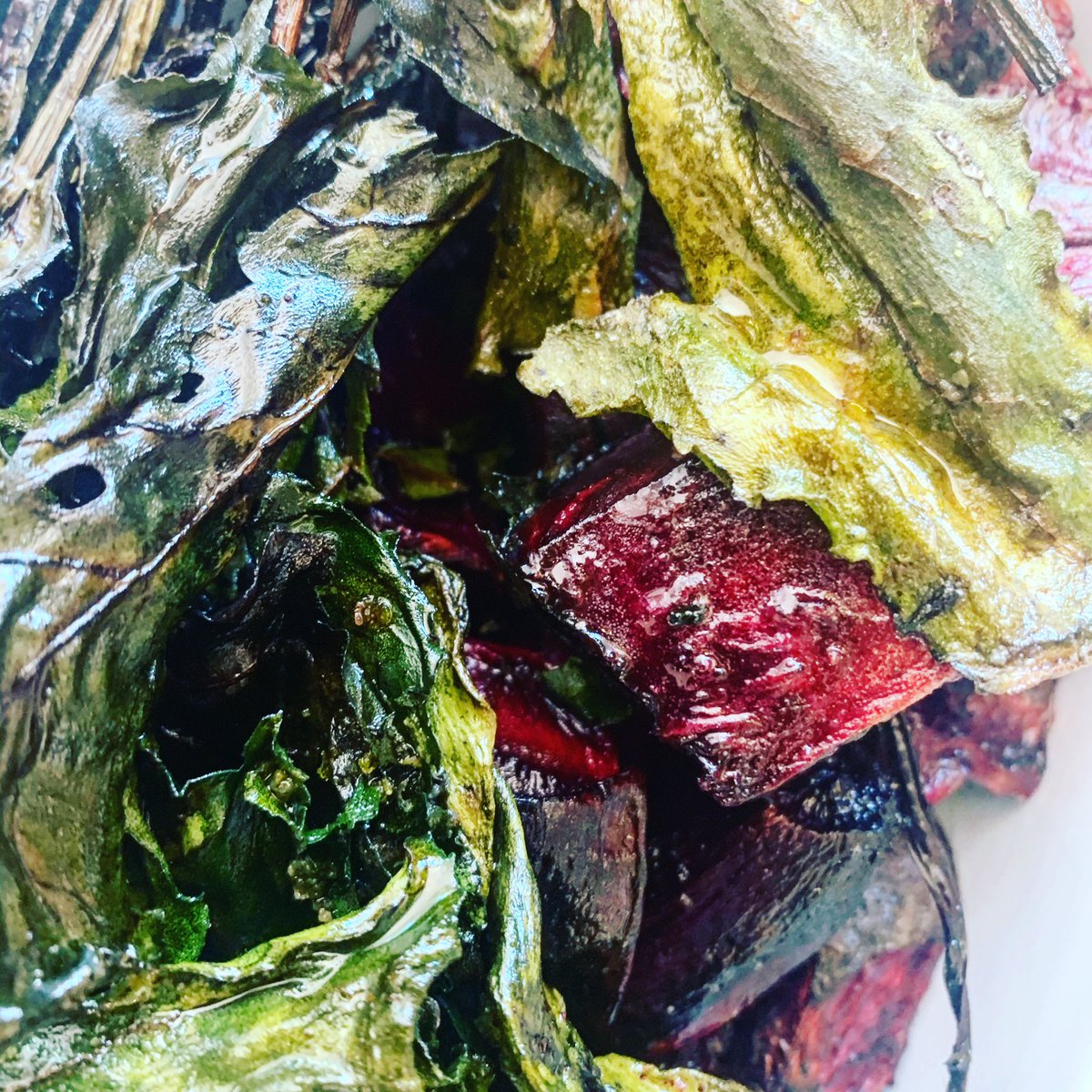 the_greensheep_'s tweet photo. Lunch wonderment on a Wednesday! Frittata with @rivesci rocket pesto, chez Shepherdess salad, roast @Seskin_Lane beets and pea and mint mash! https://t.co/UmMZT6zUFD