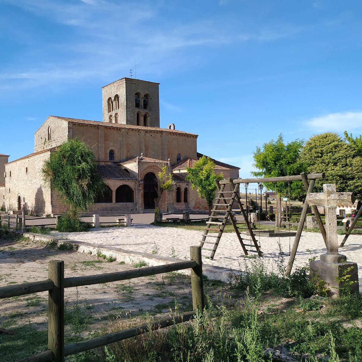 SepulvedaIsLife's tweet photo. Ella ⛪
Preciosa imagen que hacía años no veíamos por la vegetación.
#iglesiavirgendelapeña
#Sepúlveda #verano2020 #abrimosenverano #escapadas2020 #medievaltown #romanico #historia #arte #turismoreligioso #turismocultural #turismo #turismofamiliar #LosPueblosmasBonitosdeEspaña https://t.co/dbKIyNBQWu