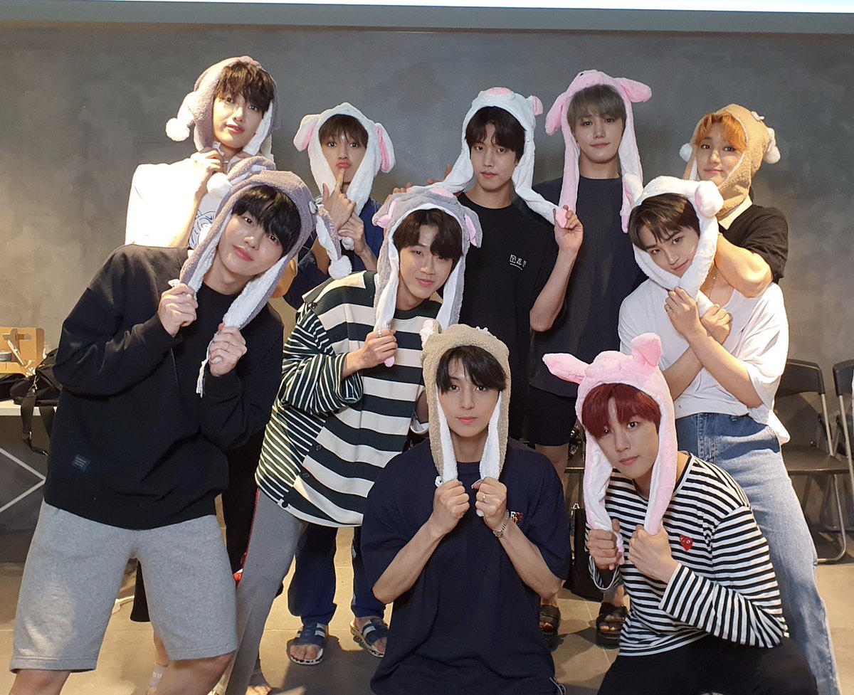 - The day of sungyoon's stans mental breakdown because need to get use with that sleeveless sungyoon  - 2nd fansign ft cute golcha (sungyoon did that after he wreck us with sleeveless ) - best outfits at inkigayo 
