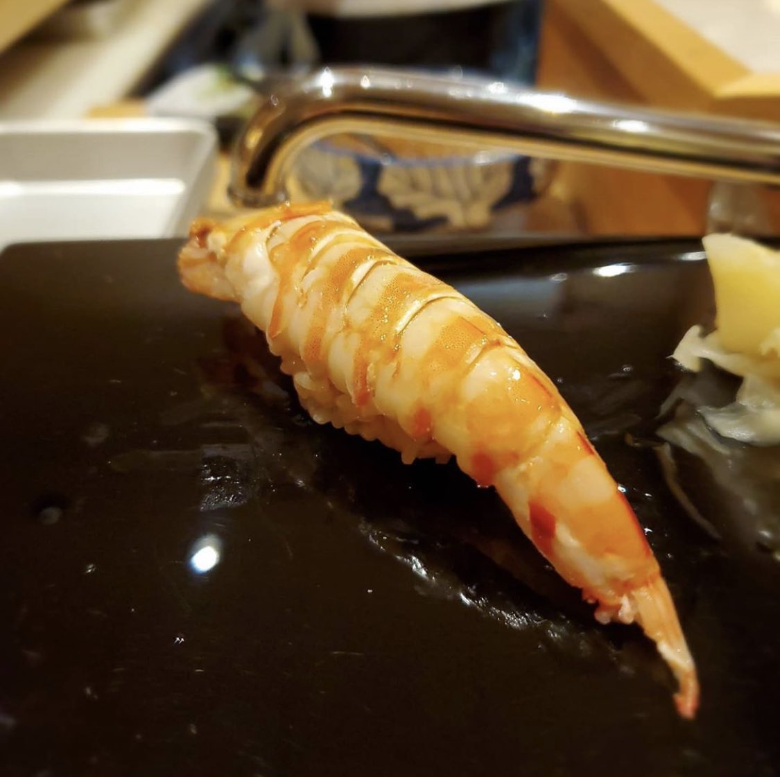 fx_consulharu's tweet photo. 今日お寿司食べてきた🍣
しっかり隣どなりに透明貼りしてあり
コロナ対策出来てて安心して
いただけたね😊👏

御馳走です！押忍‼️‼️ https://t.co/61Q3a9ytiT