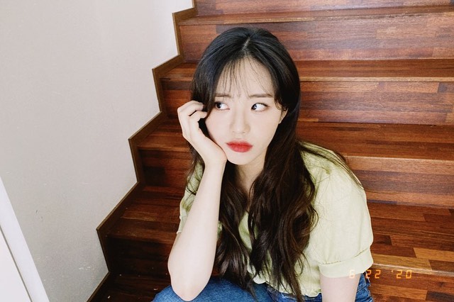 fromisubs's tweet photo. [ENG] 200715 Instagram Post

Translator: @mirrorsound0 

H..ot... 💦

#Jiwon #Photobychaeng #PhotographerChaeng

📎https://t.co/dnhd1euVWP https://t.co/Kl0j3UF4mu